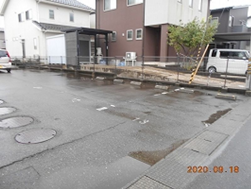 レオパレスプレミール上野Ⅱ 駐車場