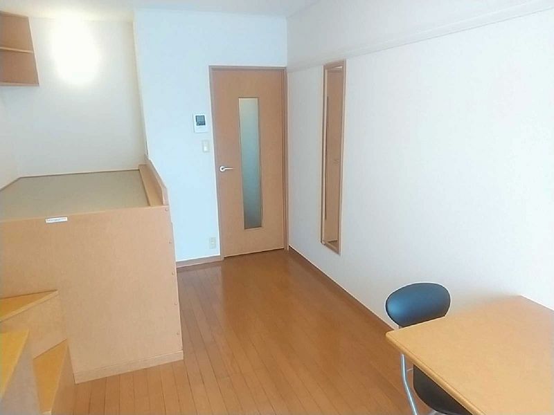 レオパレスヒルズ日野Ⅱ 居間