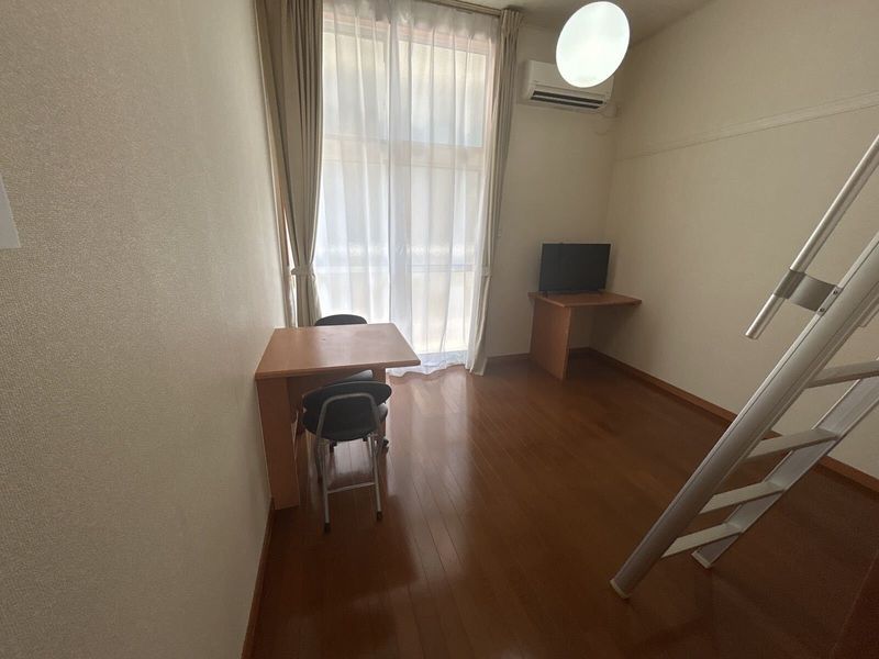 レオパレスコスモス 居間
