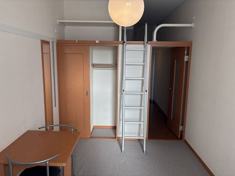 レオパレス堀崎 居間