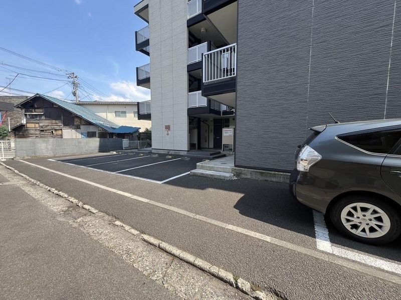 レオパレス天神 駐車場