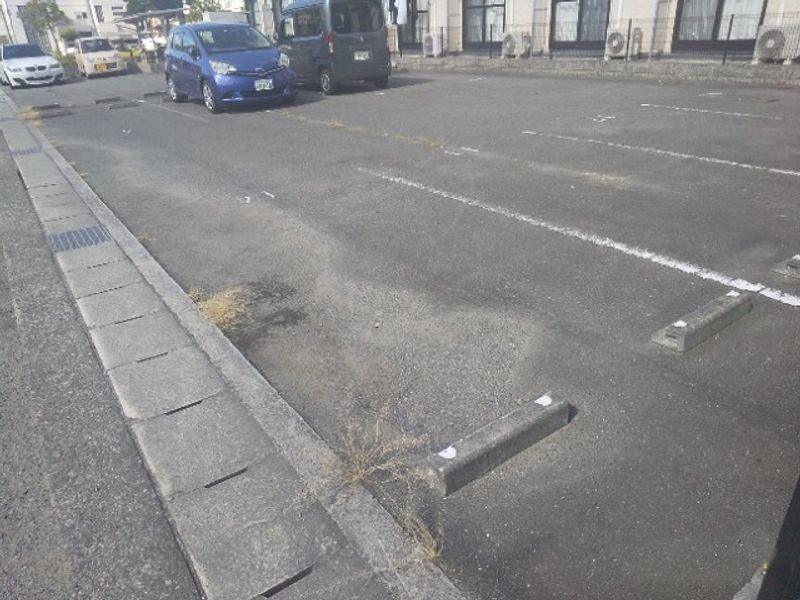 レオパレスきらり 駐車場