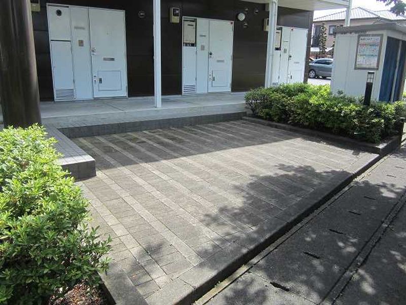 レオパレスはなみずきⅡ エントランス