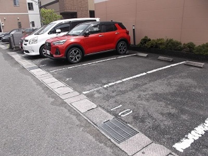 レオパレスボヌール 駐車場