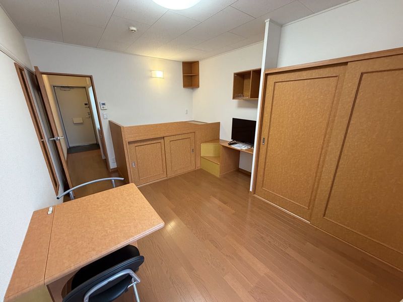 レオパレス城町 居間