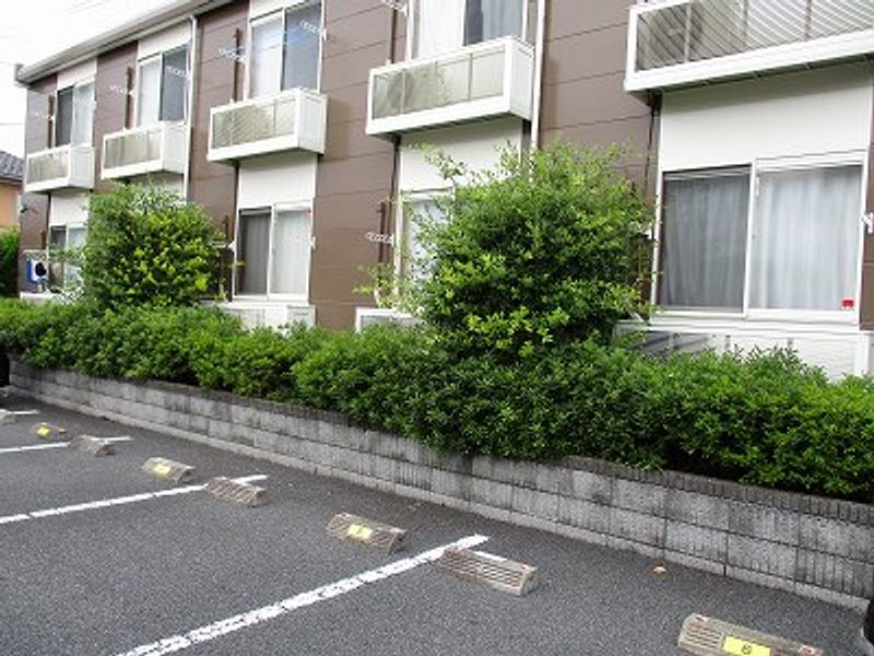 レオパレスシャトーヒライデ 駐車場