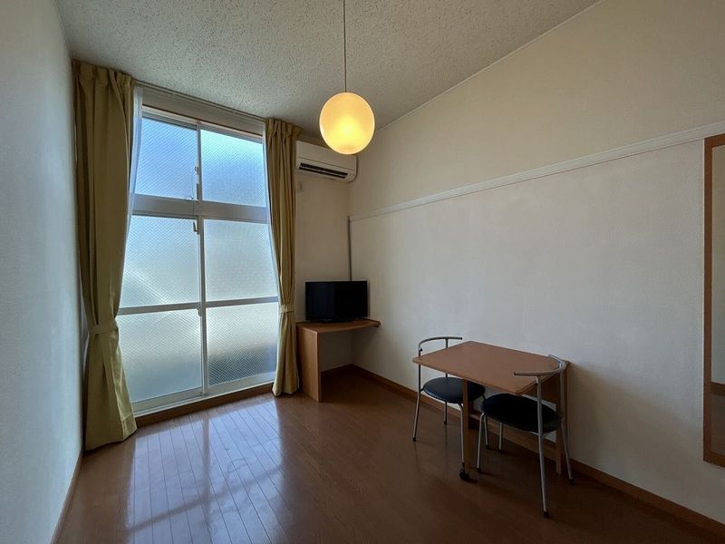 レオパレスピュア 居間