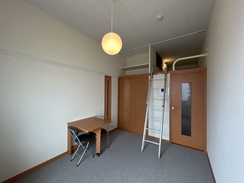 レオパレスラフィーニア 居間