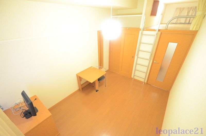 レオパレスヴィラ参号館 居間