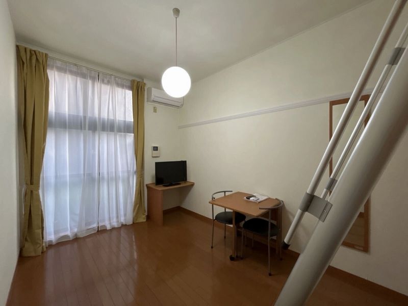 レオパレス原 居間