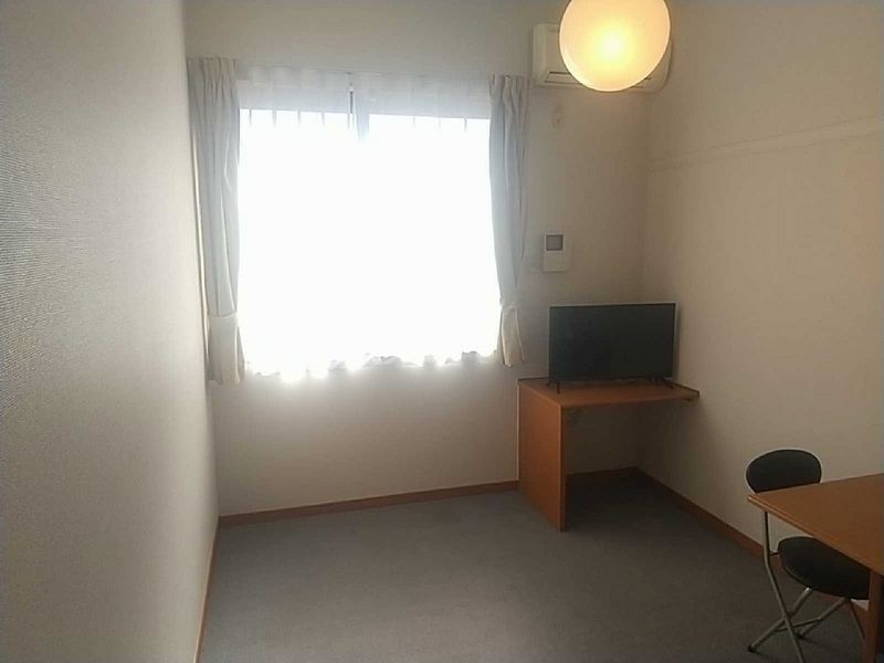 レオパレスピーヌス 居間