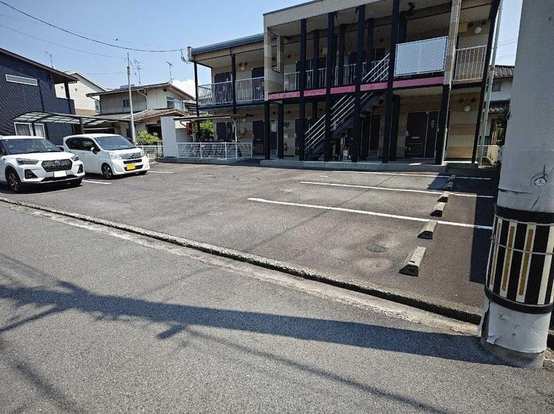 レオパレス長戸 駐車場