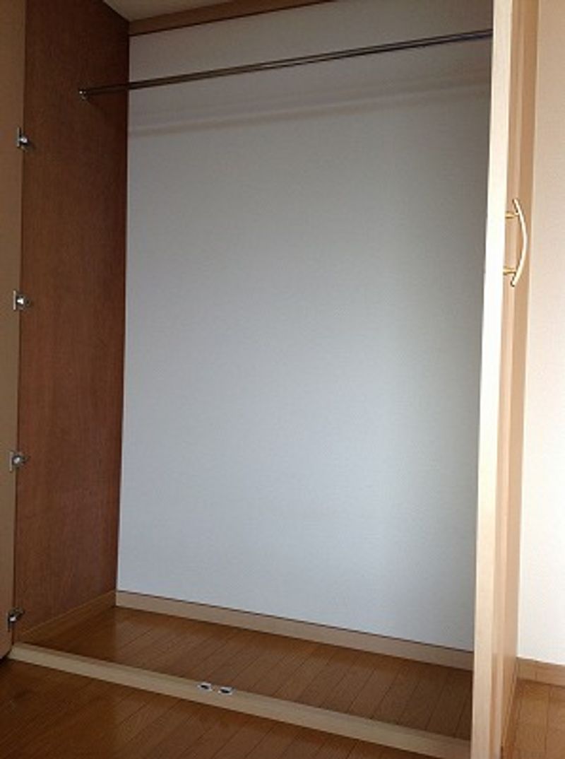 レオパレスエテール 収納