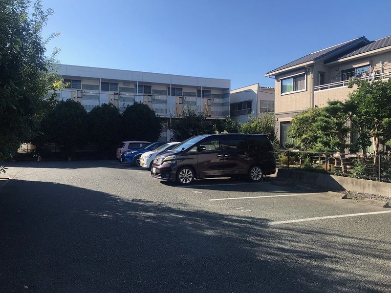 レオパレス泉 駐車場
