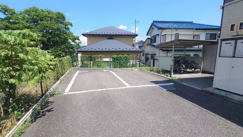レオパレス宮木 駐車場