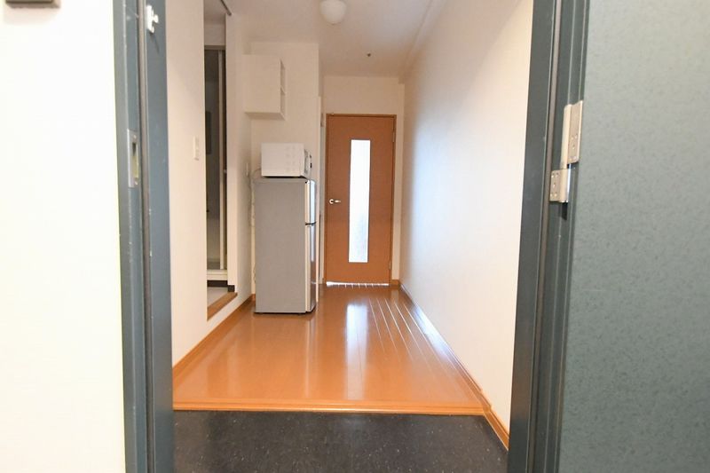 レオパレスＦｌａｔ新栄 玄関