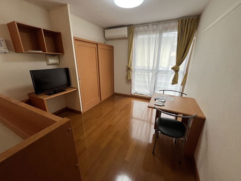レオパレスヴェルデ 居間