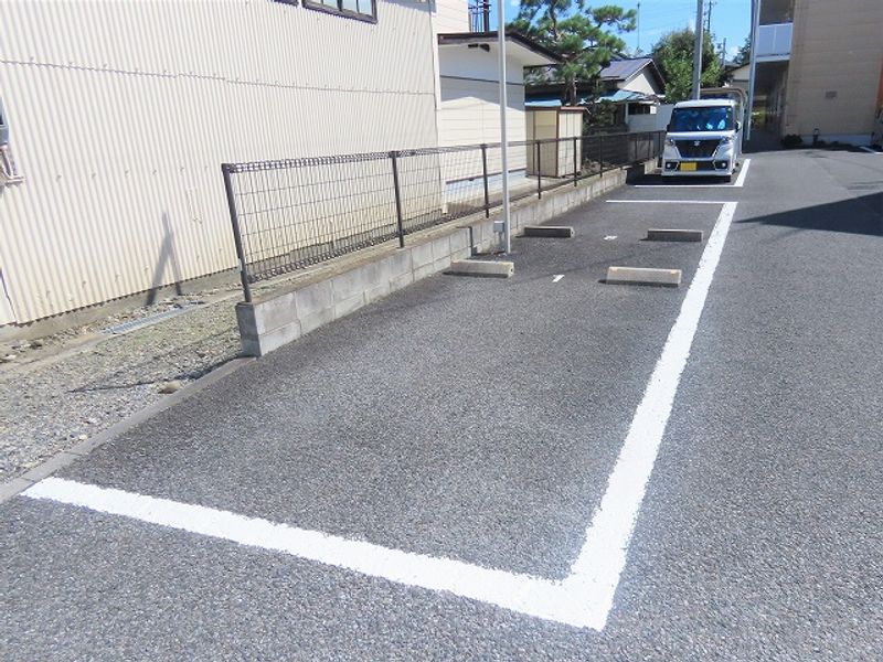 レオパレスＡＶＡＮＺＡＲＥ　Ｋ 駐車場