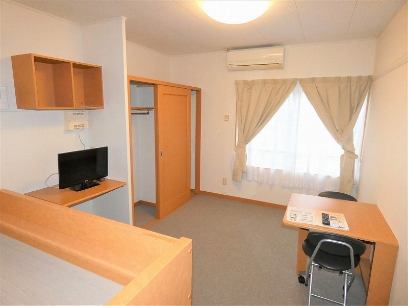 レオパレスイナミタウン 居間