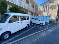 レオパレスカメリア 駐車場