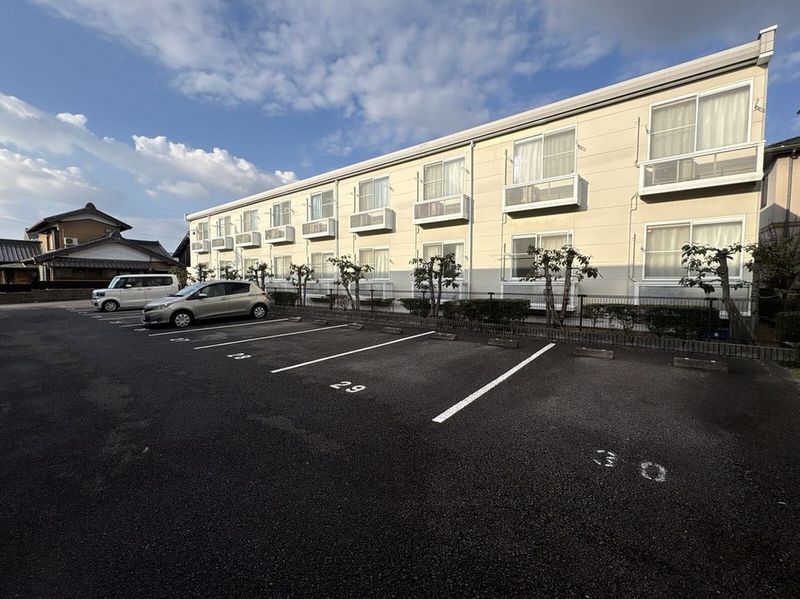 leopalace Kouta B Parking lot