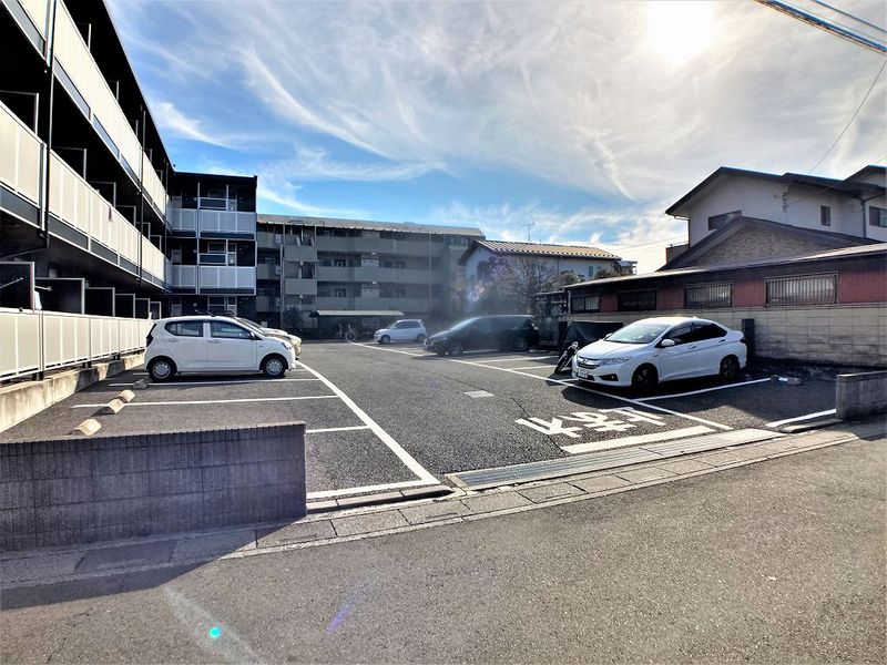 レオパレスＹＡＭＡＺＡＫＩ 駐車場
