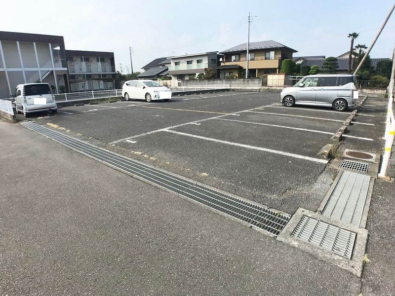 レオパレス水戸 駐車場
