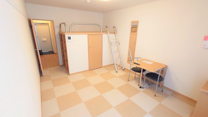 レオパレスサントラップミナミ 居間