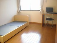 レオパレスガーデ二ア宮沢町 居間