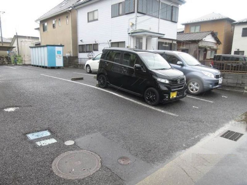 レオパレスサンブリッジⅥ 駐車場