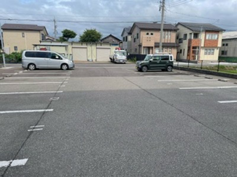 レオパレスエクセレンス０９ 駐車場