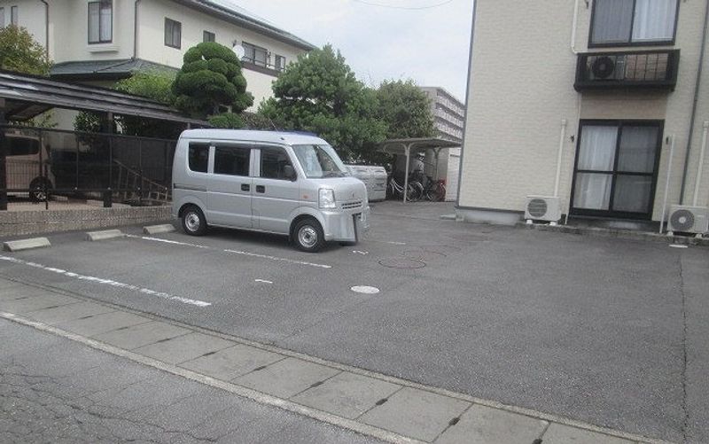 レオパレスきんもくせい 駐車場