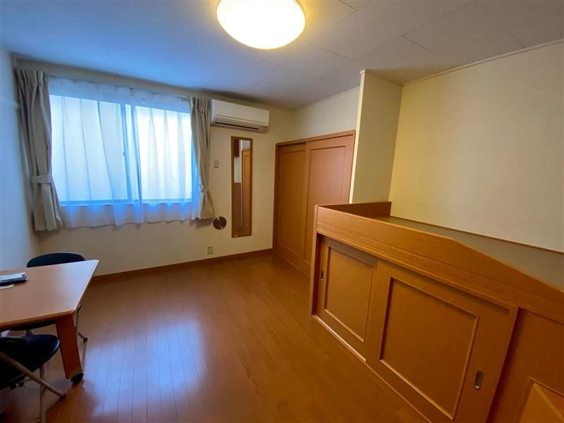 レオパレスウィステーリア平和台 居間