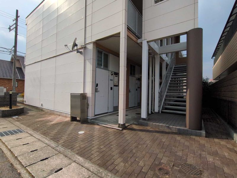 レオパレスグランサン エントランス