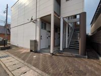 レオパレスグランサン エントランス