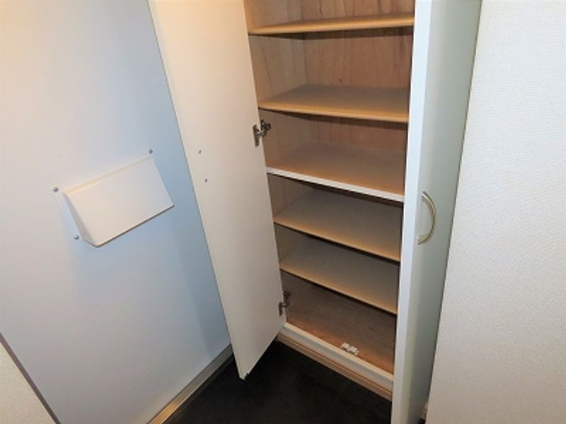 レオパレスモンブラン 玄関