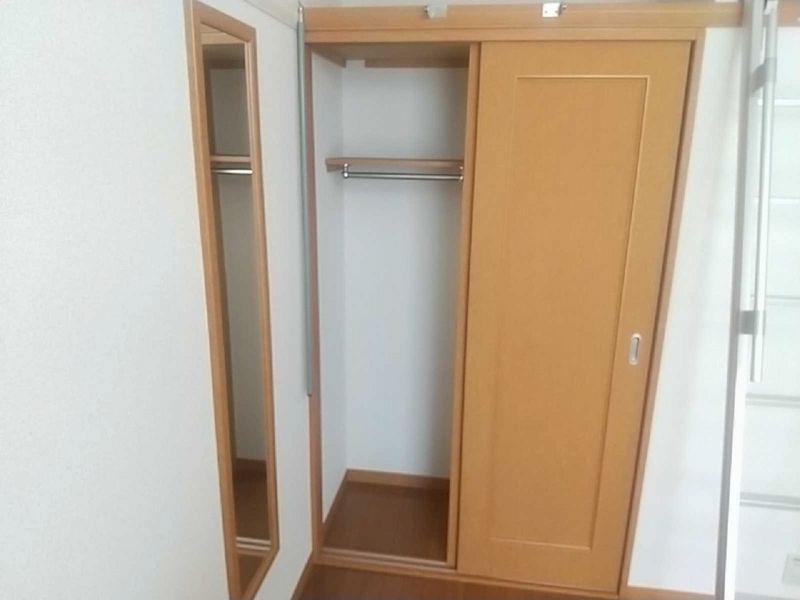 レオパレススリーフォー 収納