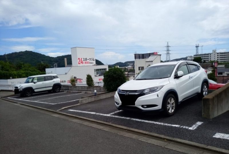 レオネクスト開戸 駐車場