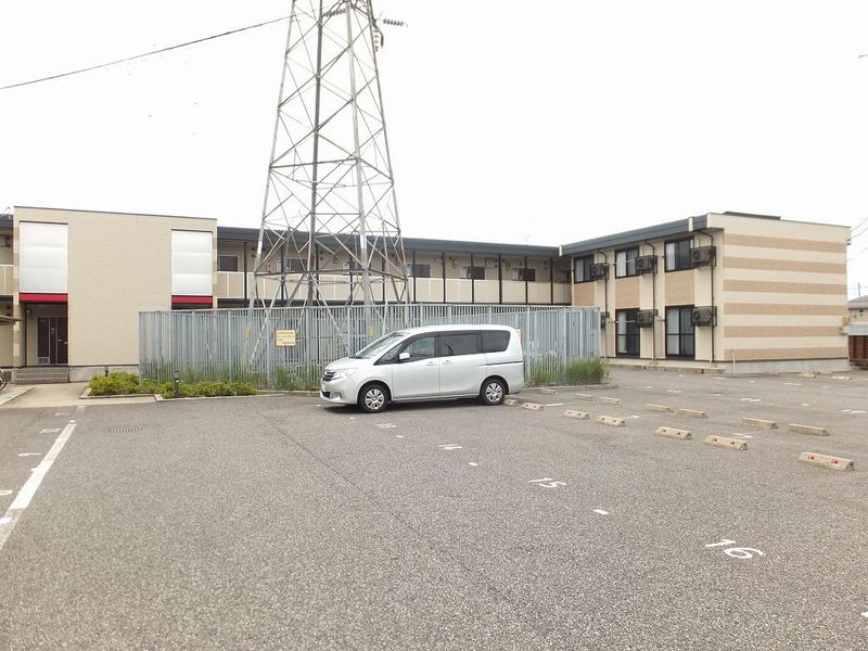 レオパレスリバティⅡ 駐車場
