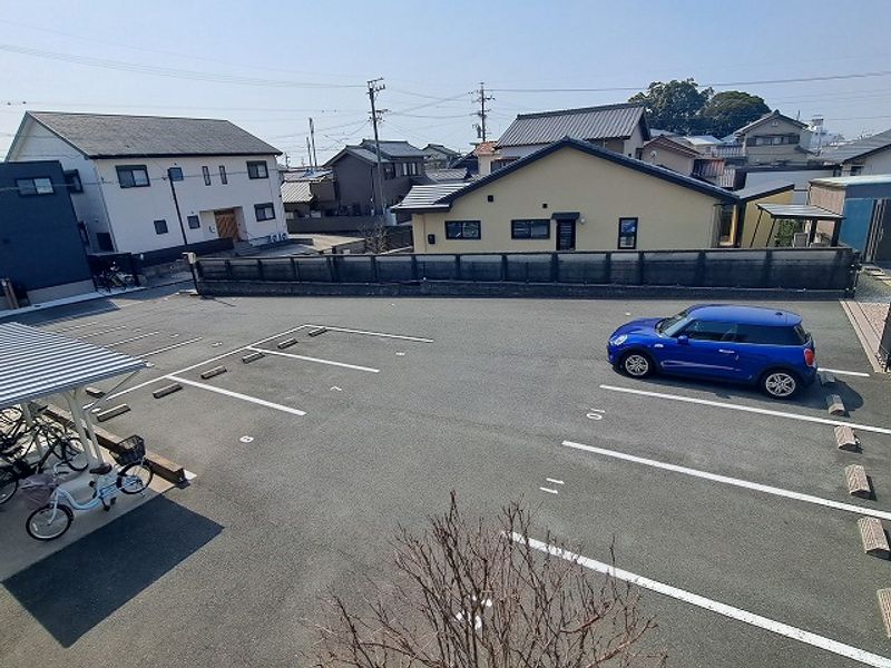レオパレスプレシャス 駐車場