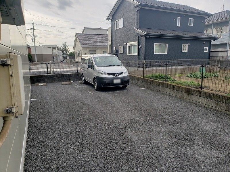 レオパレスエトワール 駐車場