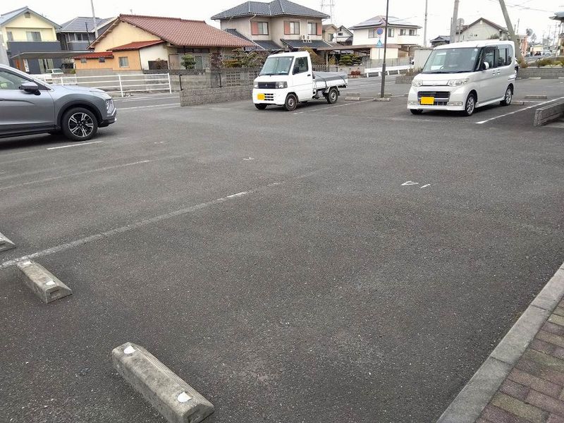 レオパレス金倉Ⅱ 駐車場