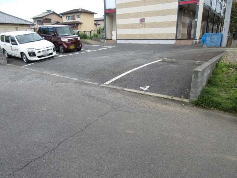 レオパレスＲＩＶＡⅢ 駐車場