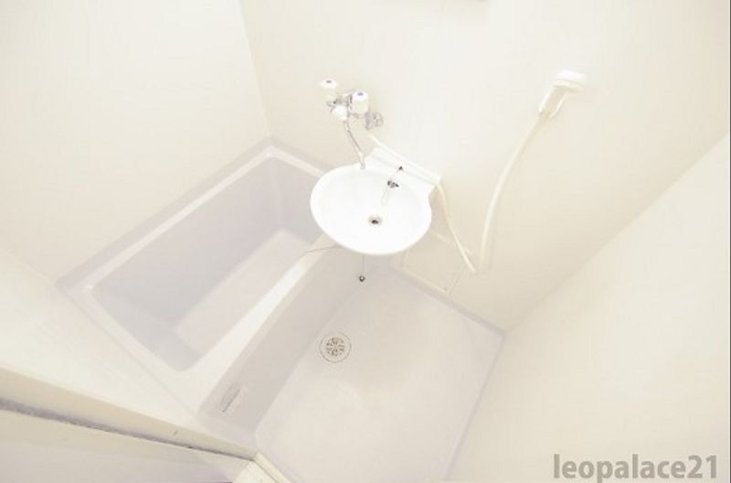 leopalace Madonna Bathroom