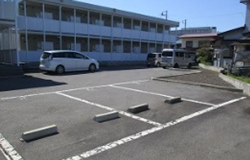 レオパレス南大町 駐車場