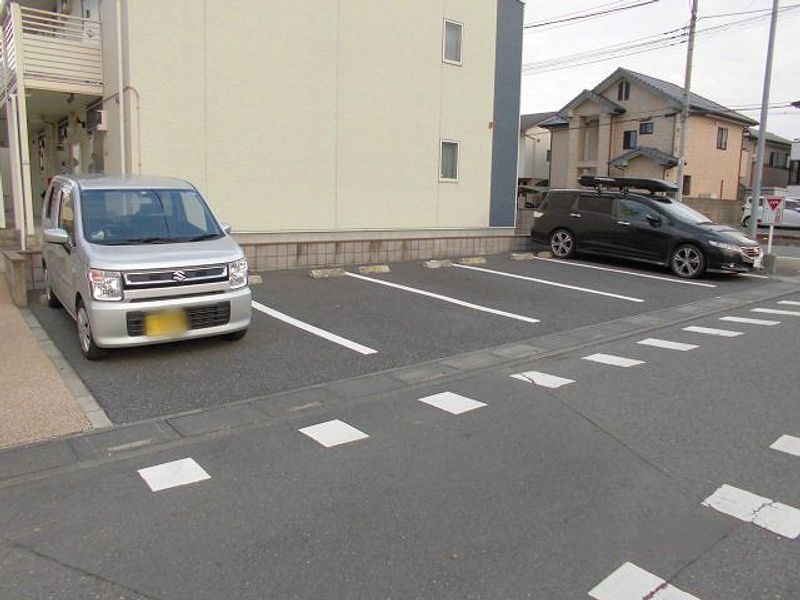 レオネクストグラースⅢ 駐車場