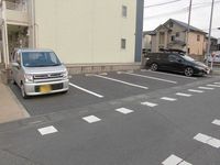 レオネクストグラースⅢ 駐車場