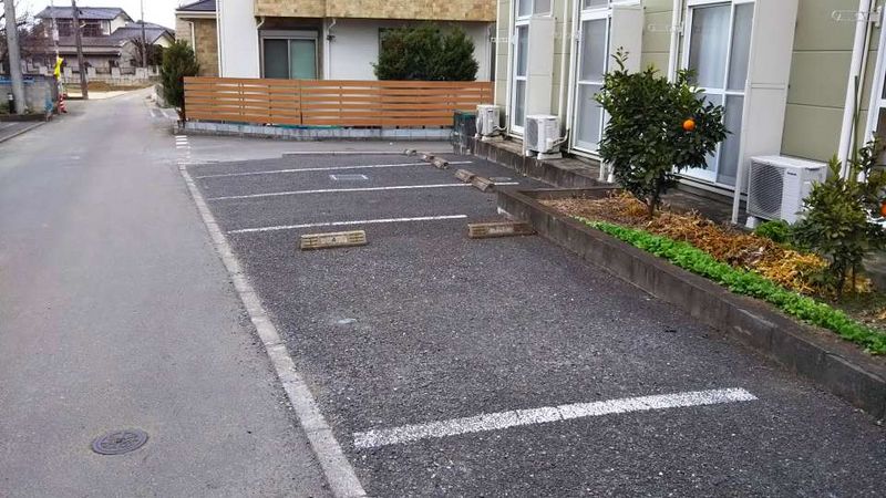 レオパレスアイリス 駐車場