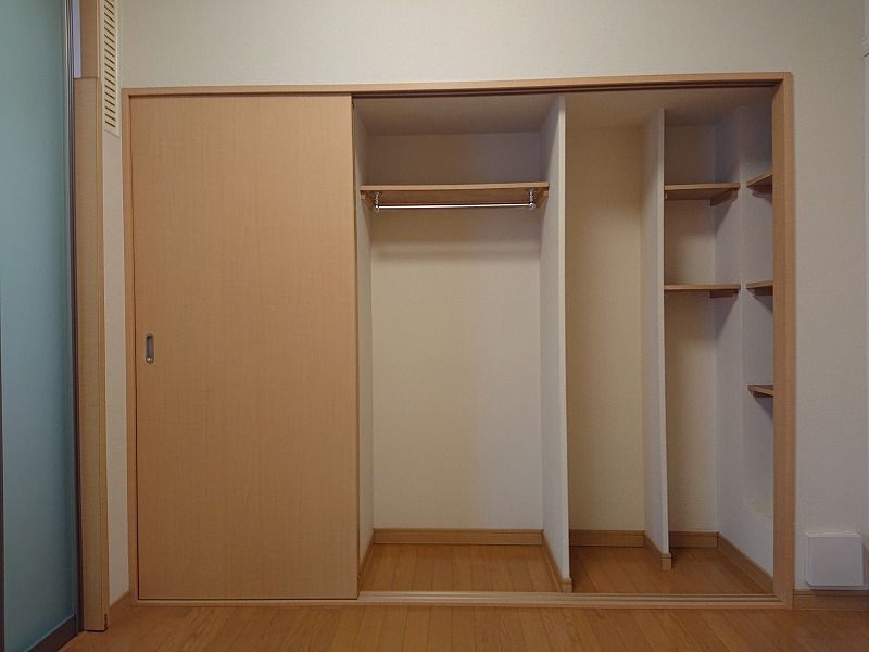 レオパレスボヌールシャトー 収納