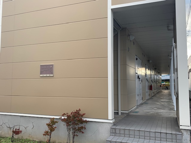 レオパレスみさき 玄関